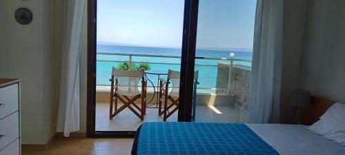 Lovely Maisonette Right In Front Of The Sea