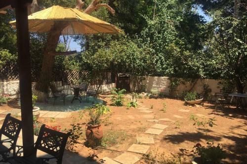 Exotic Apartment 1 Min From Marikes Beach