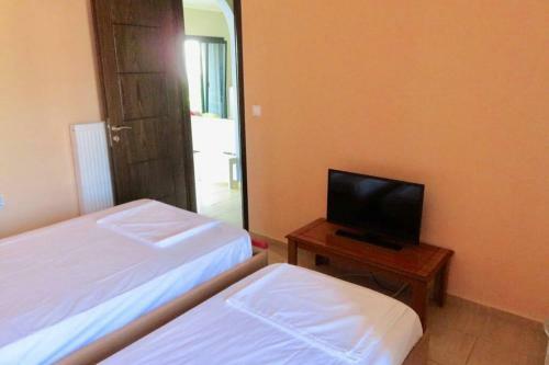 Alexi?s Apartment. 1 Minute Walk To The Beach.