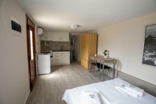 Venia's Apartments