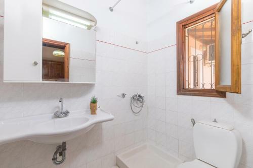 Nikos Pool Apartments - Upper Floor