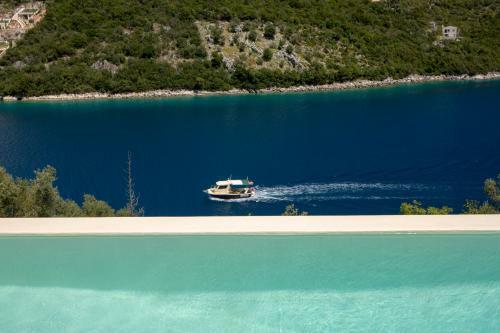 Villa Anthelia-idyllic View And Private Access To The Sea