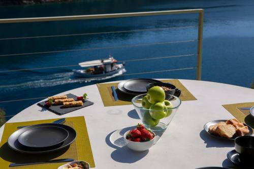 Villa Anthelia-idyllic View And Private Access To The Sea