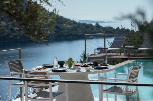 Villa Anthelia-idyllic View And Private Access To The Sea