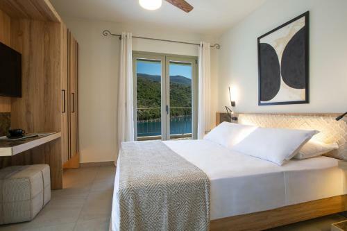 Villa Anthelia-idyllic View And Private Access To The Sea