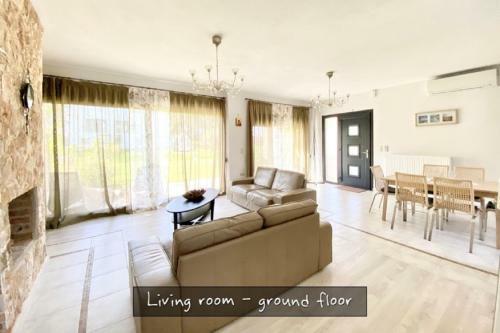 Aspri Petra Villa