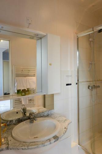 Hotel Logis La Lentillere (restaurant C�t� Parc)