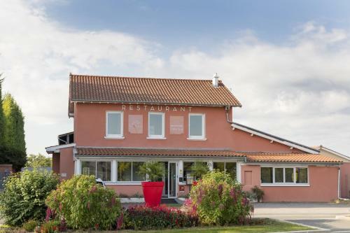Hotel H�tel Les Pierres Dor�es