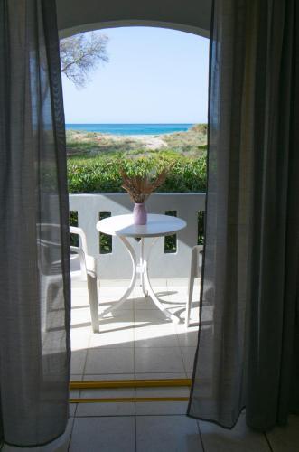 El Mar Apartments