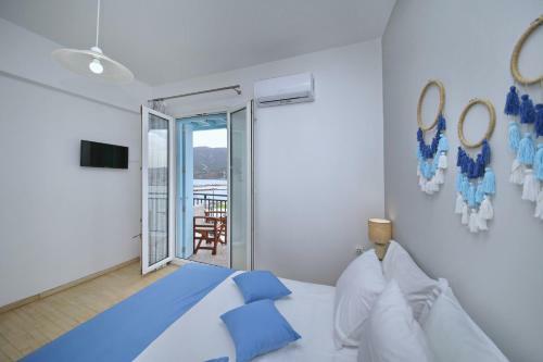 Molos House