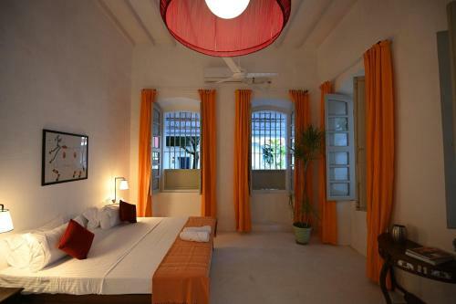 Bed & Breakfast La Cedille - French Heritage House
