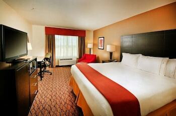 Holiday Inn Express Hotel And Suites Pearsall