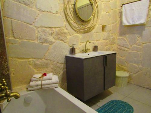 Aristos Apartments & Suites