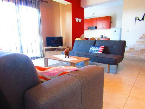 Aristos Apartments & Suites