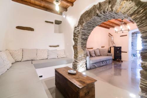 Triantaros Familly House