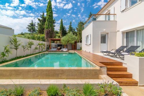 Oresteia Executive Villa, A Flamboyant Retreat