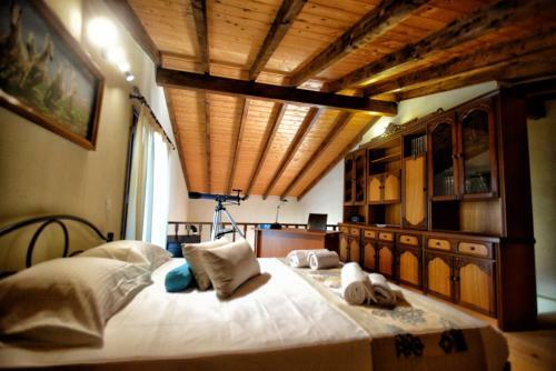 Viros Holiday House
