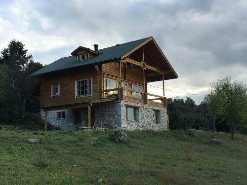 Vytina Log House