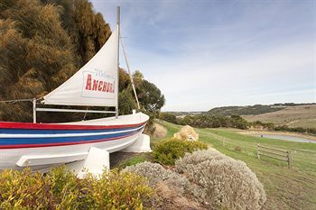 Lodge Anchors Port Campbell