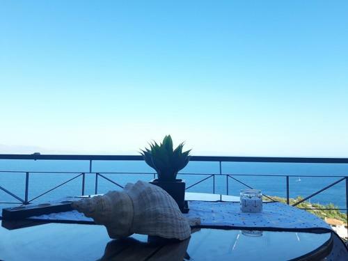 Sea And Sky Infinity Blue Apartment
