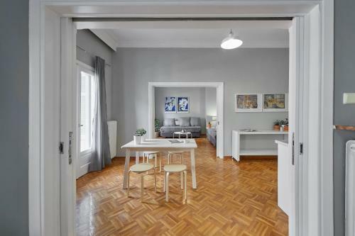 Bright Bright A Central Apartment With Balcony