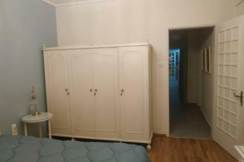 Absolutely Central Luxury Apartment