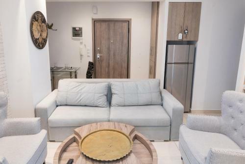 Laussani, Cozy & Quiet, 2 Bedroom Apartm.+ Balcony