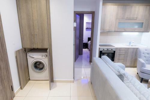 Laussani, Cozy & Quiet, 2 Bedroom Apartm.+ Balcony