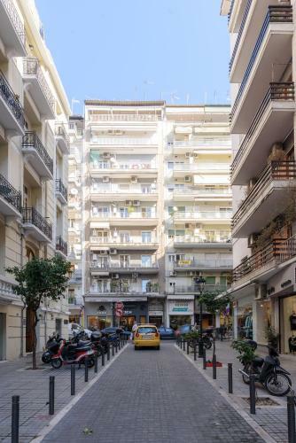 Laussani, Cozy & Quiet, 2 Bedroom Apartm.+ Balcony