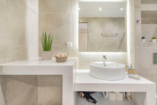 Stylish & Bright Apartment In The City Centre