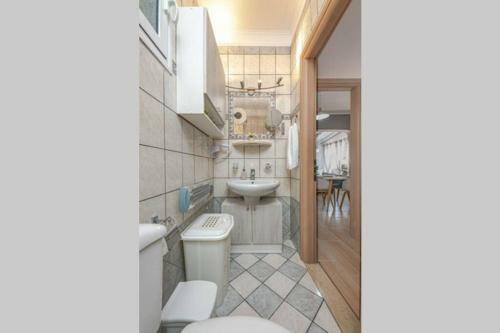 Dennis City Center Elegant Apartment (2)