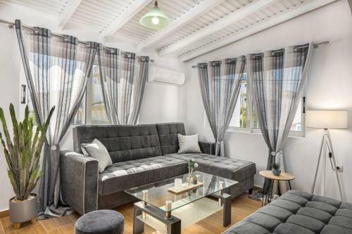 Dennis City Center Elegant Apartment (2)