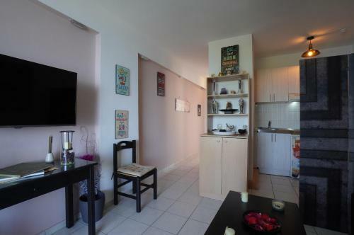 Lambros Seafront Apartments
