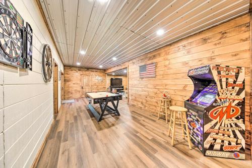 Riverfront Getaway With Deck, Fire Pit, Games!