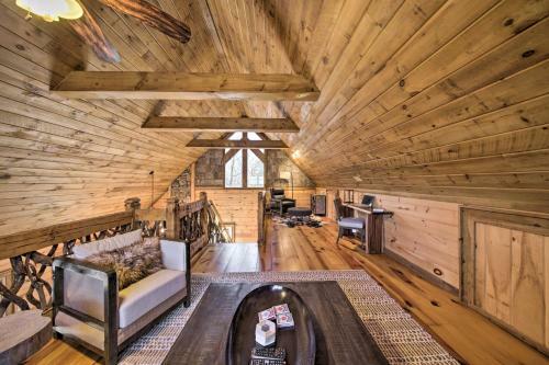 Stunning Escape With Loft, Hot Tub And Mtn Views!