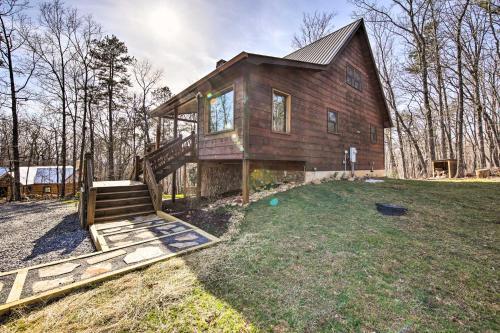 Stunning Escape With Loft, Hot Tub And Mtn Views!