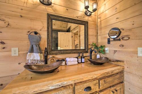Stunning Escape With Loft, Hot Tub And Mtn Views!