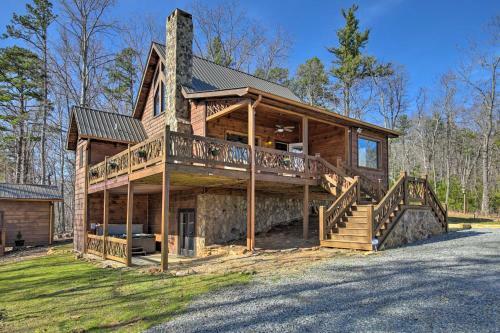 Stunning Escape With Loft, Hot Tub And Mtn Views!