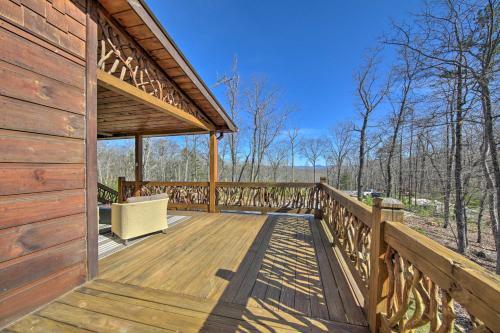 Stunning Escape With Loft, Hot Tub And Mtn Views!
