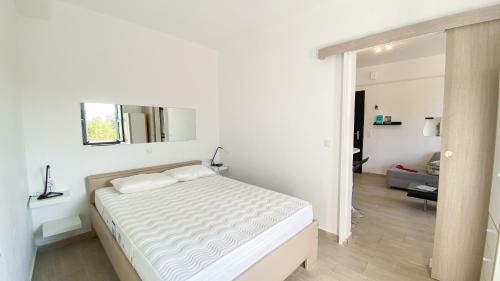 Beautiful Apartment In Platis Gialos