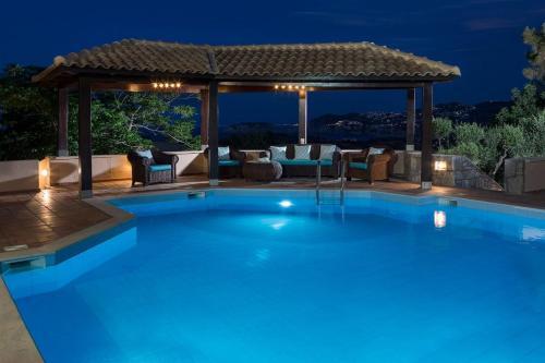 White Sand Villa. Spacious Villa With Prive Pool.