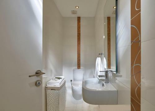 Spacious Mint Luxury Villa Access To Private Beach