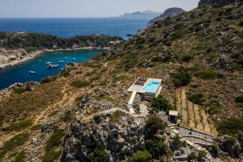 Noura Villa, A Pristine Luxurious Seaview Sanctuary