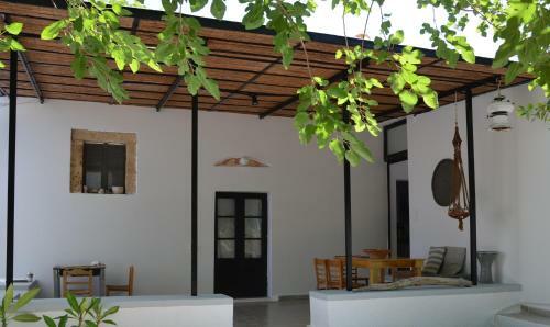 Spitaki - House With Garden By The Beach - Pefki