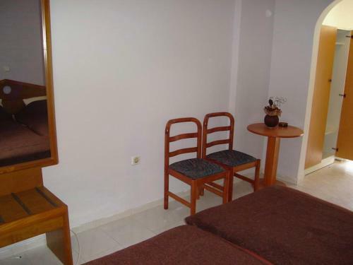 Hostal Room In Studio - Rock Garden Apartment By The Beach