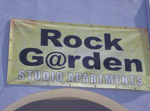 Hostal Room In Studio - Rock Garden Apartment By The Beach