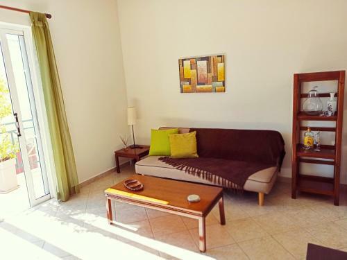 Dora's Apartments