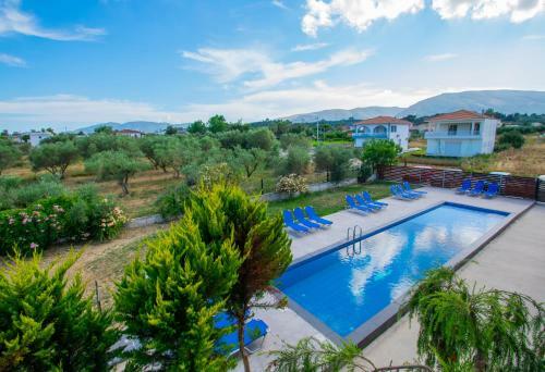 Brunswick Apartments - Pool & Beach