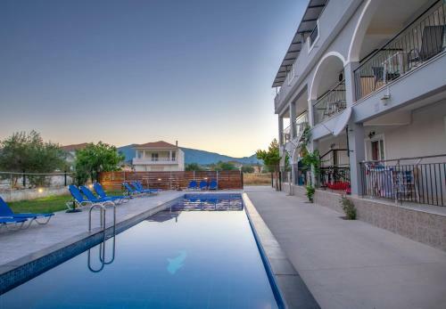 Brunswick Apartments - Pool & Beach