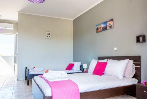 Brunswick Apartments - Pool & Beach